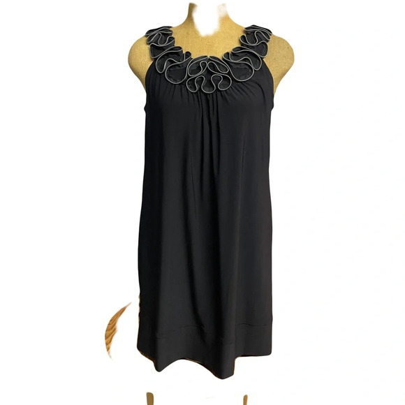 Ronni Nicole black dress size 8
Cool ruffled zipper around scoop - Picture 1 of 5